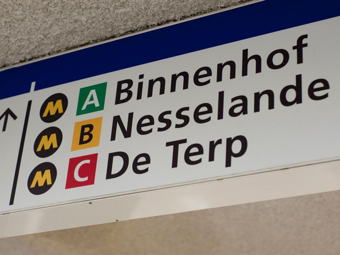 De RET gaat metrolijn A tussen Binnenhof en Schiedam opnieuw inkorten