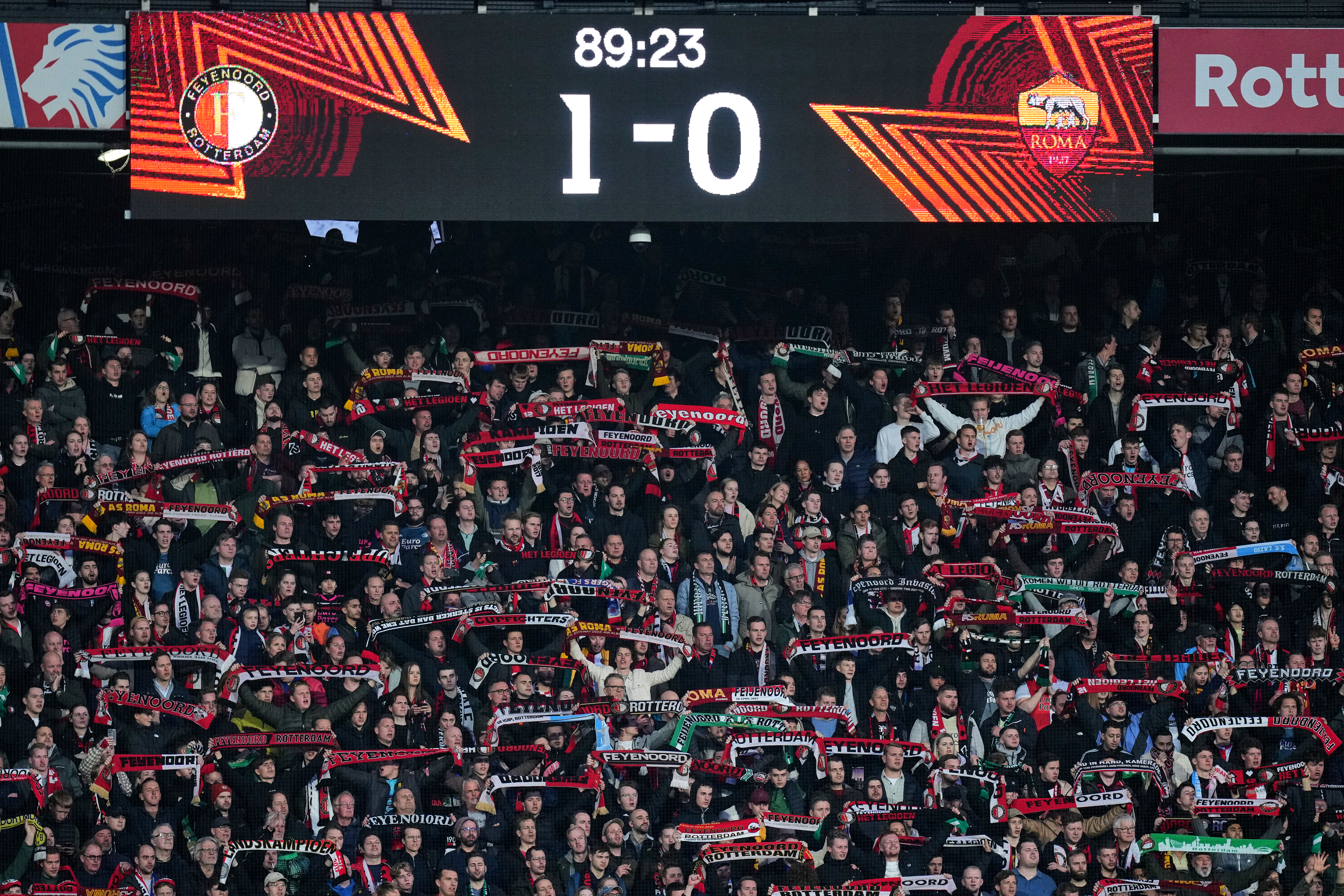 De Kuip zit vol bij één van de Europese duels van 2023, tegen AS Roma