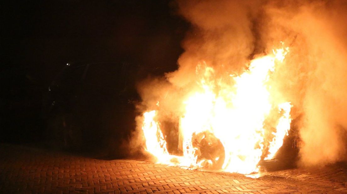 De auto aan de Lichtenbergweg ging verloren. 