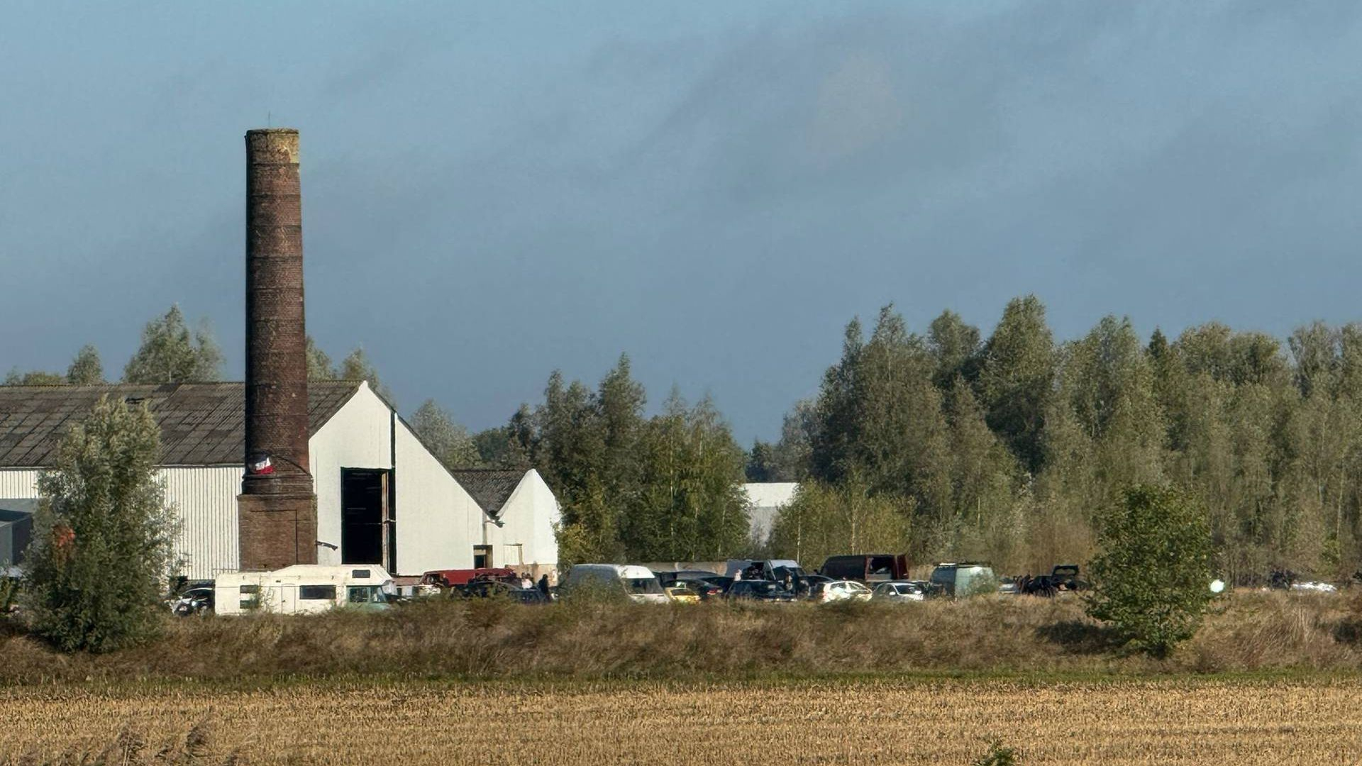 Opnieuw groot illegaal feest bij oude steenfabriek