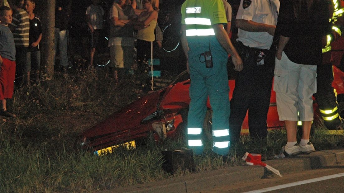 Automobilist bij IJsselmuiden in sloot