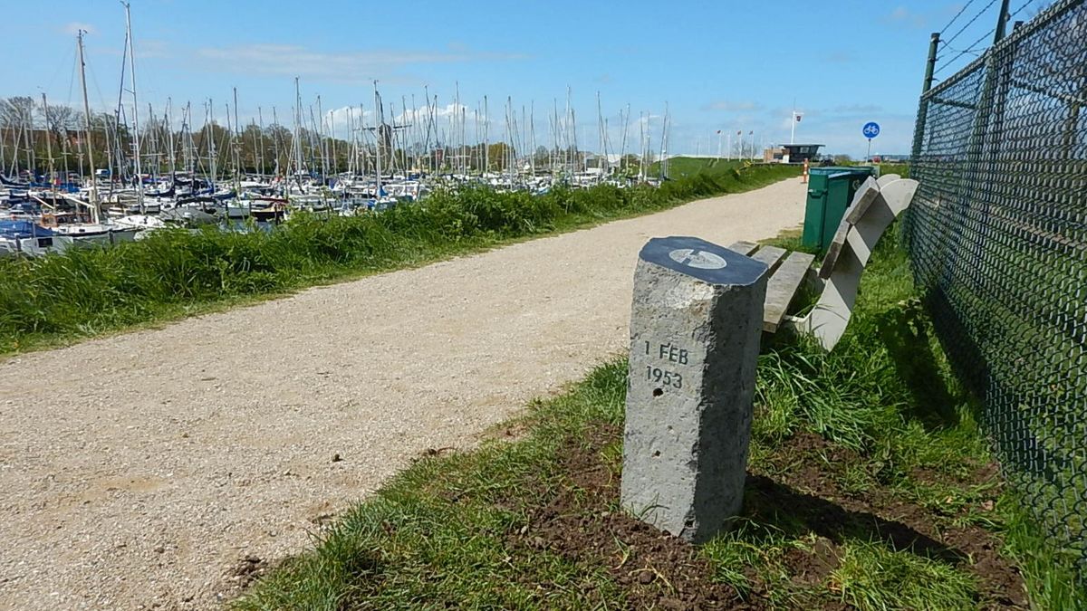 Speciale zuil herinnert aan dijkdoorbraken tijdens Watersnoodramp op Schouwen-Duiveland