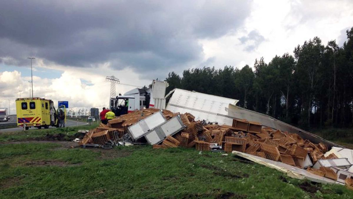 Ravage na ongeluk met vrachtwagen bij Westerbroek