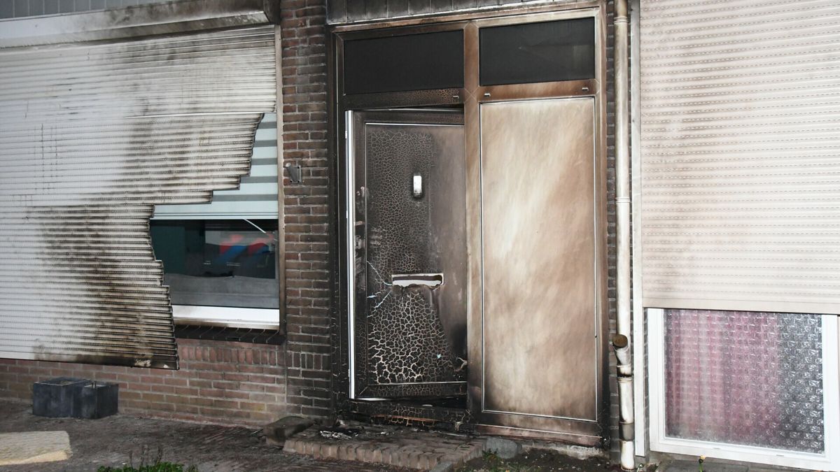 Brandbom ontploft bij woning in Goes