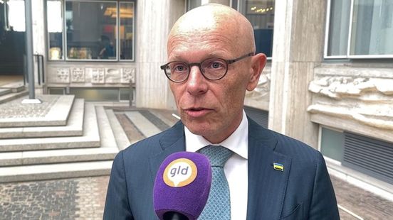 Foto: Onrust bij gemeentehuizen: 'Dit kan gewoon niet'