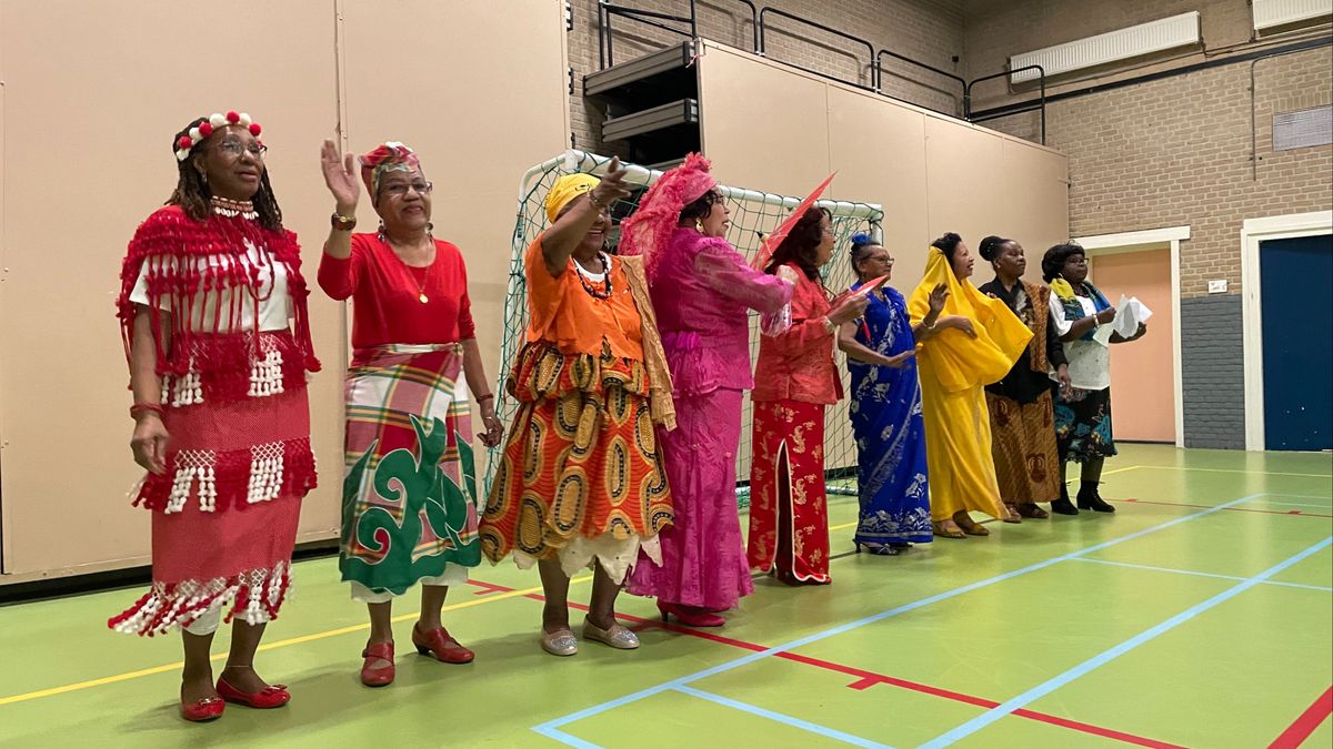 Surinaamse gemeenschap viert Haagse Vrouwendagen met klederdrachtshow