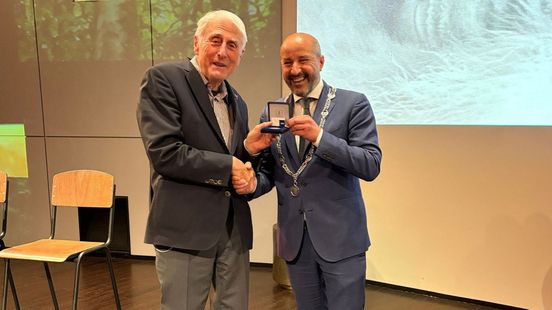 Arnhem onderscheidt Jan van Hooff met Zilveren Stadspenning