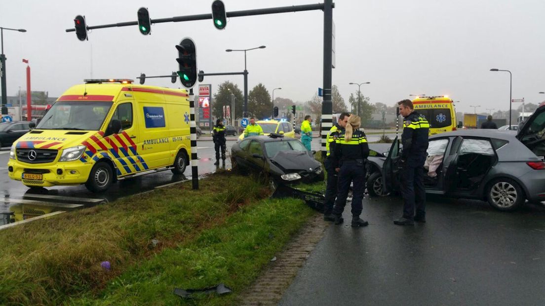 Frontale aanrijding op de Auke Vleerstraat in Enschede