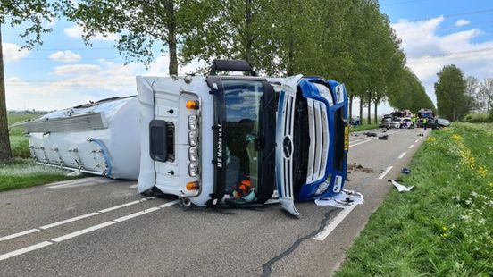 N214 bij Bleskensgraaf dicht na ongeluk | Huis in Rotterdam-Zuid beschoten. N214 bij Bleskensgraaf dicht na ongeluk | Huis in Rotterdam-Zuid beschoten.