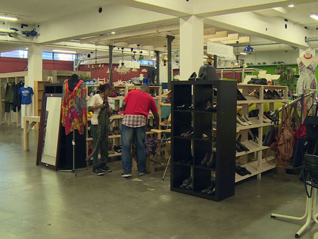Medewerkers van Magis010 werken onder meer in de groenvoorziening en in kringloopwinkels