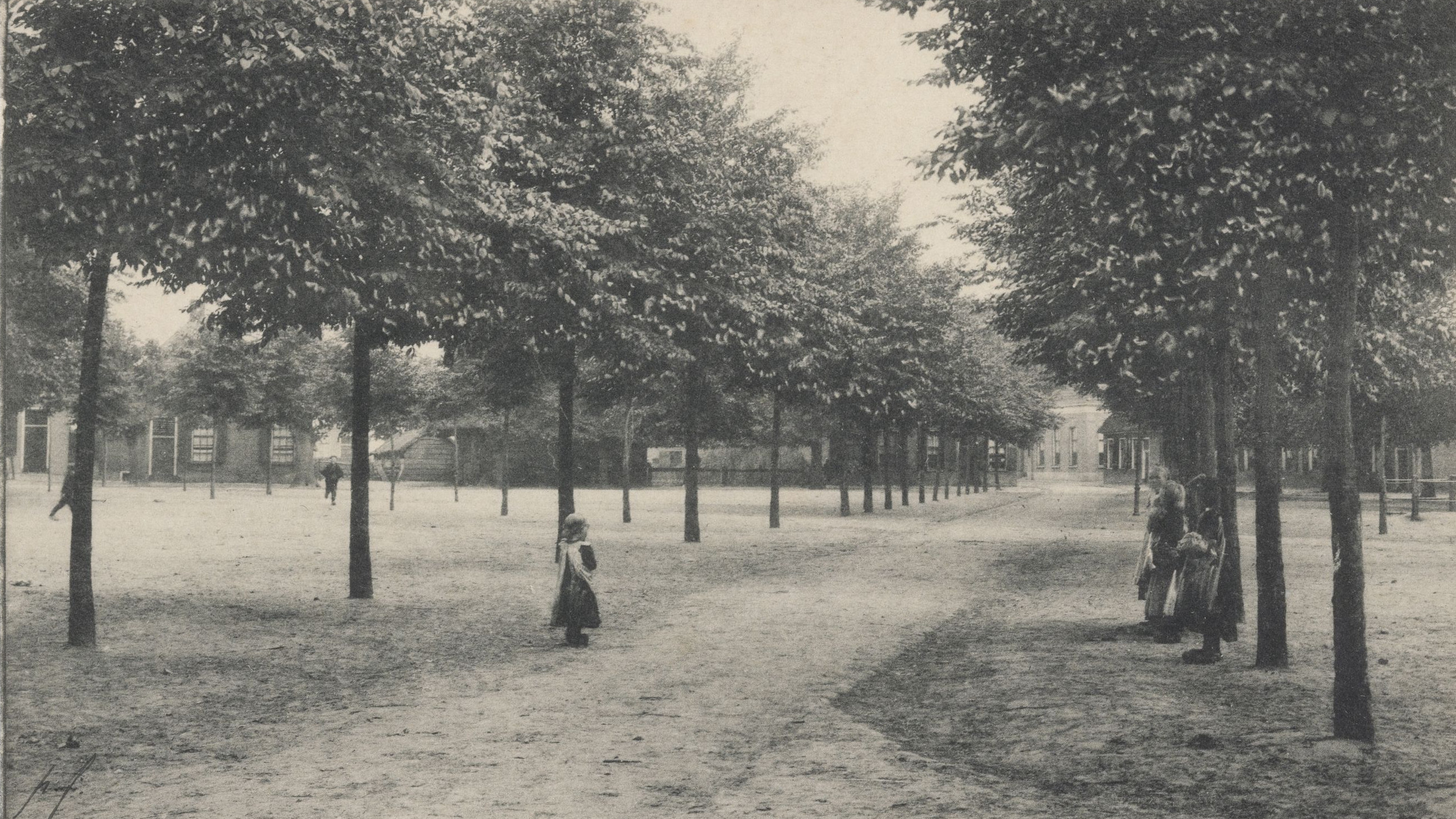 Zo vergaat het onze oude statige gemeentehuizen het raadhuis van