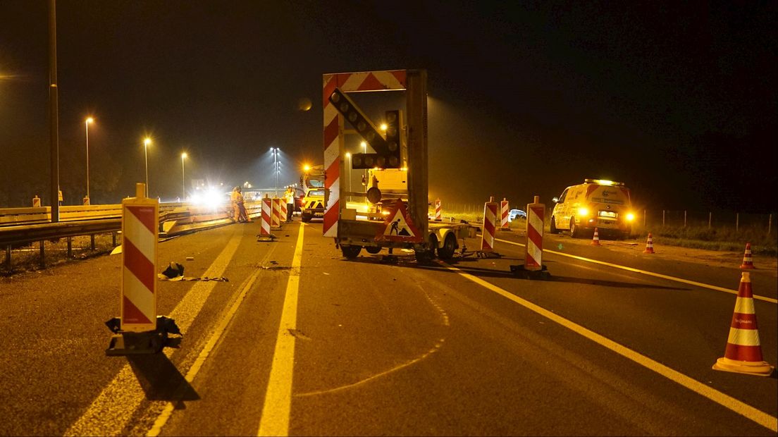 Automobilist botst tegen pijlwagen op A1 bij Deventer