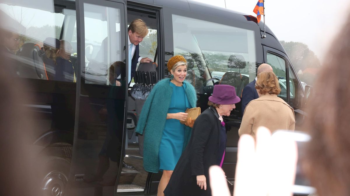 Koninklijke bus zet koers naar zorgboerderij in Tilligte