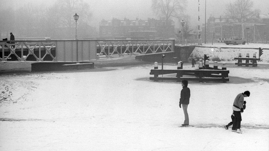 In de winter van 1981 vroor het Merwedekanaal bij de Muntbrug helemaal dicht.
