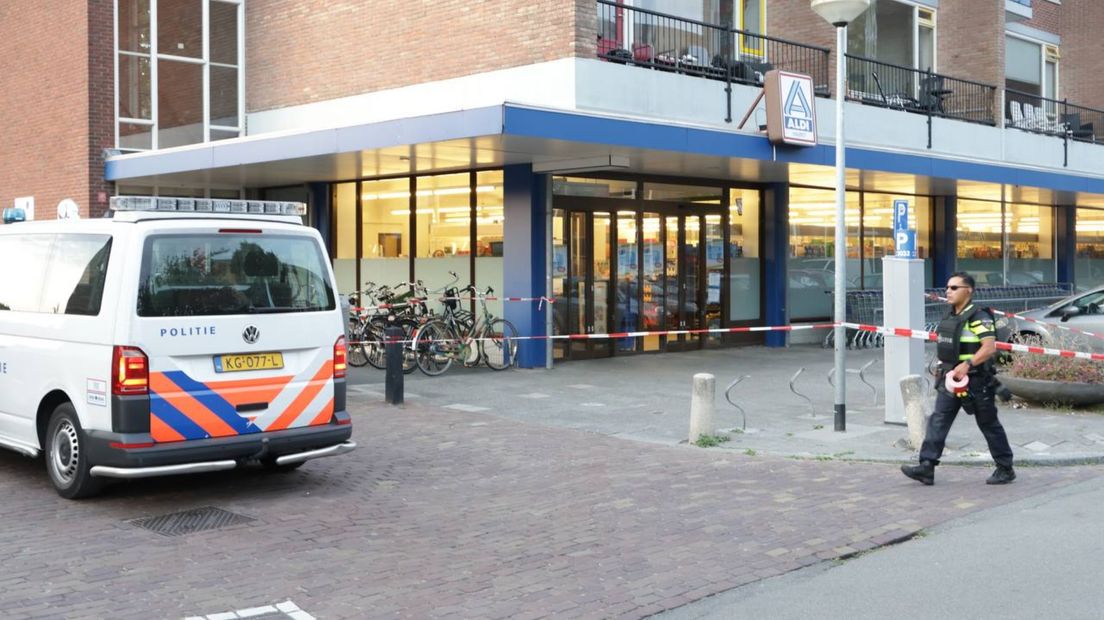 De politie zet de omgeving af