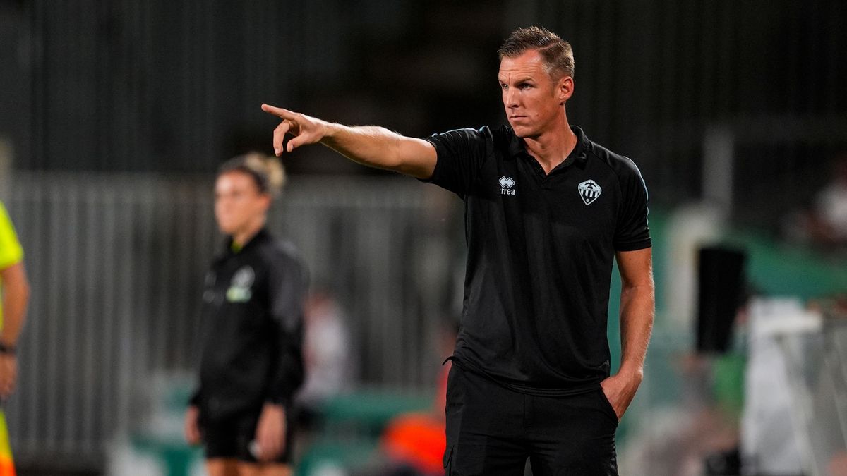 Cambuur hoopt Johan Plat volgende week te presenteren als opvolger van Henk de Jong