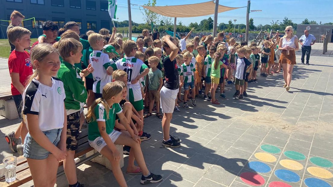 De leerlingen van Samenwerkingsschool Meeroevers in FC-outfit