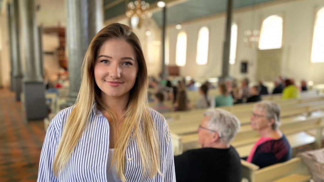 Julia Yalinskaya organiseert een bijeenkomst voor vluchtelingen uit haar land