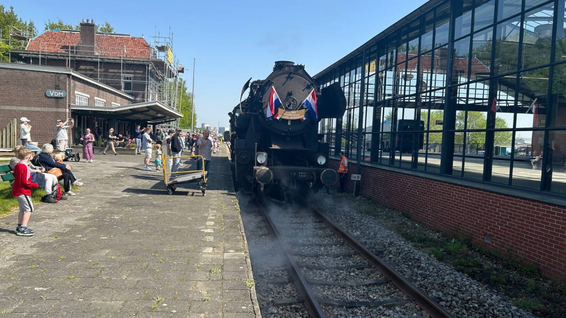 Feest Bij Museumspoorlijn STAR: 'Het Is Een Stukje Nostalgie Hè' - RTV ...