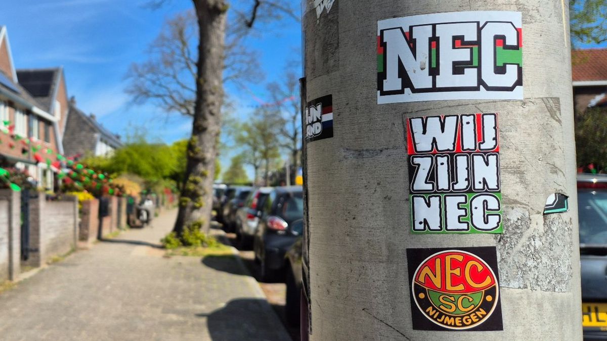 Wil (66) tovert zijn straat om tot NEC-parade: 'Als ze winnen, komen de tranen'