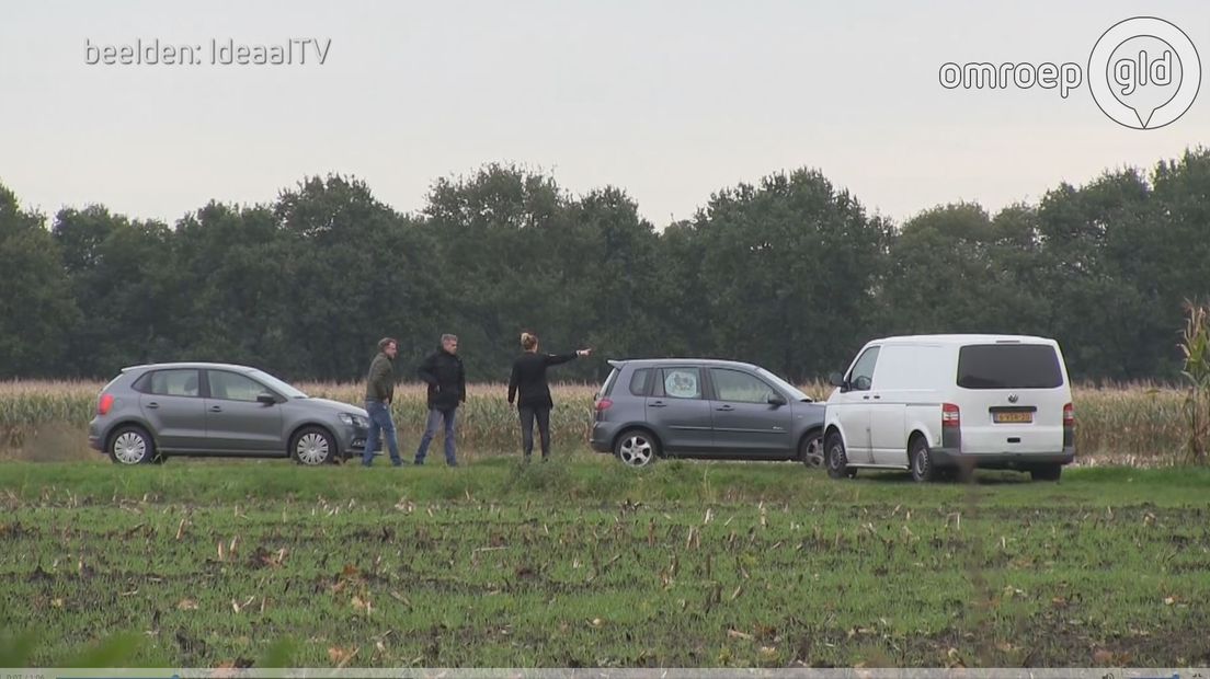 De politie is in de zaak van de mishandeling van het 17-jarige meisje in Zelhem op zoek naar camerabeelden. 'We zijn benieuwd of er particuliere beveiligingscamera's zijn langs de route die het slachtoffer gefietst heeft in Doetinchem.'