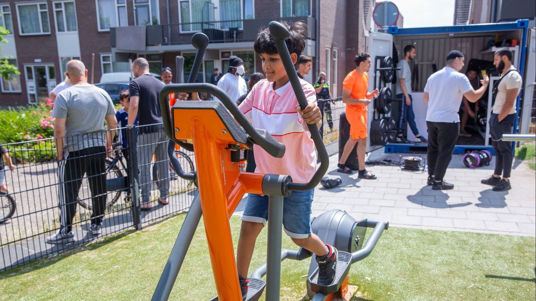 In de Schilderswijk werd woensdag een fitnesspark geopend