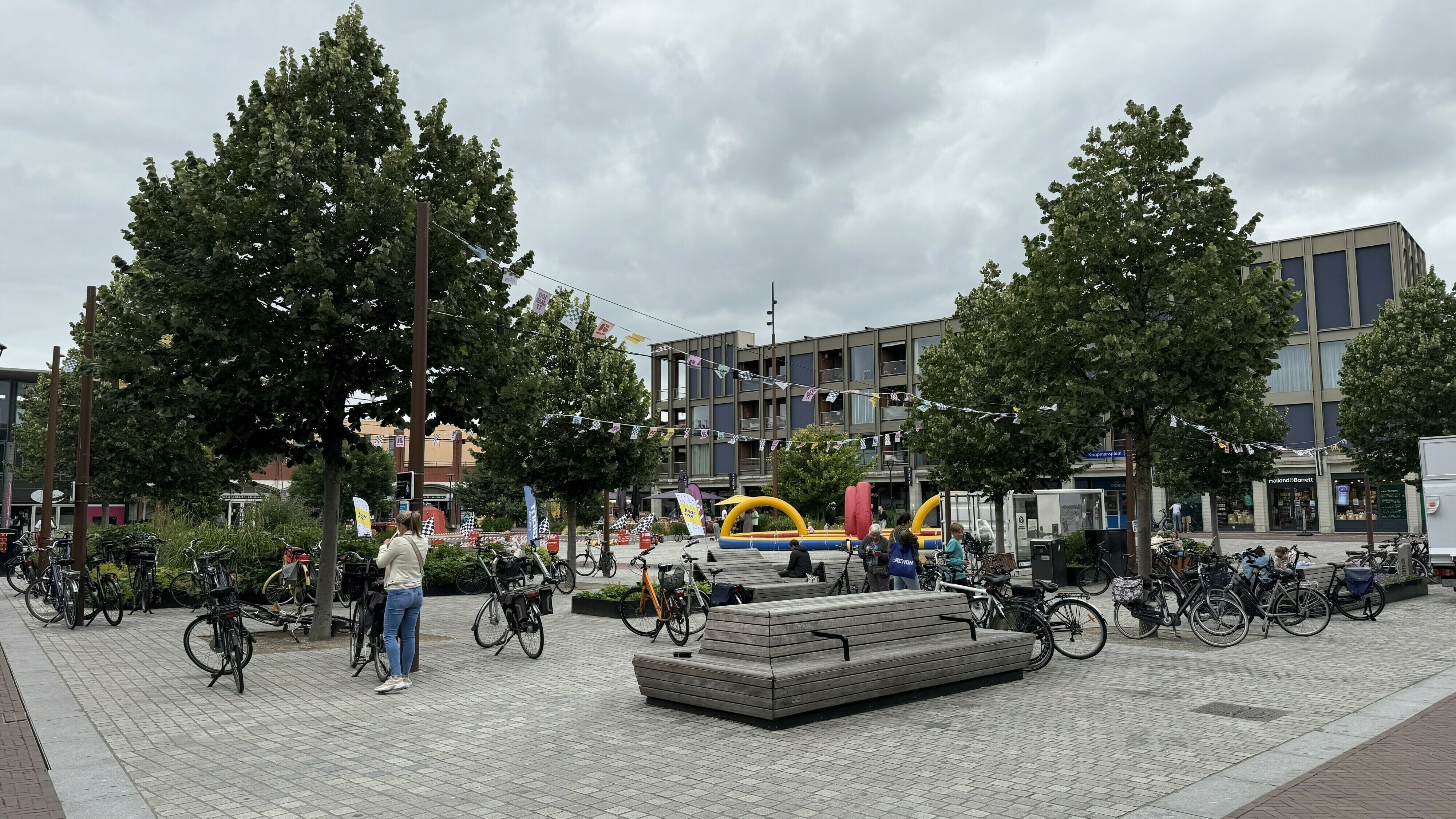 Weer overlast op het Koopmansplein in Assen: 'Waarom is er nog steeds geen cameratoezicht?'