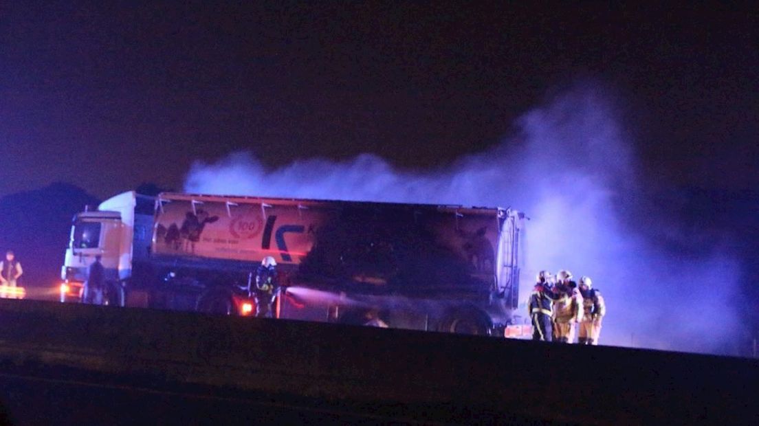 Vrachtwagen in brand op A35