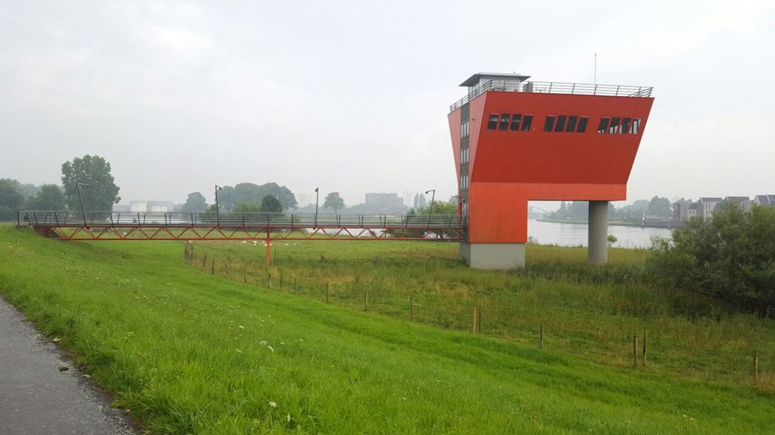 Het brugbedieningsgebouw in Zwolle