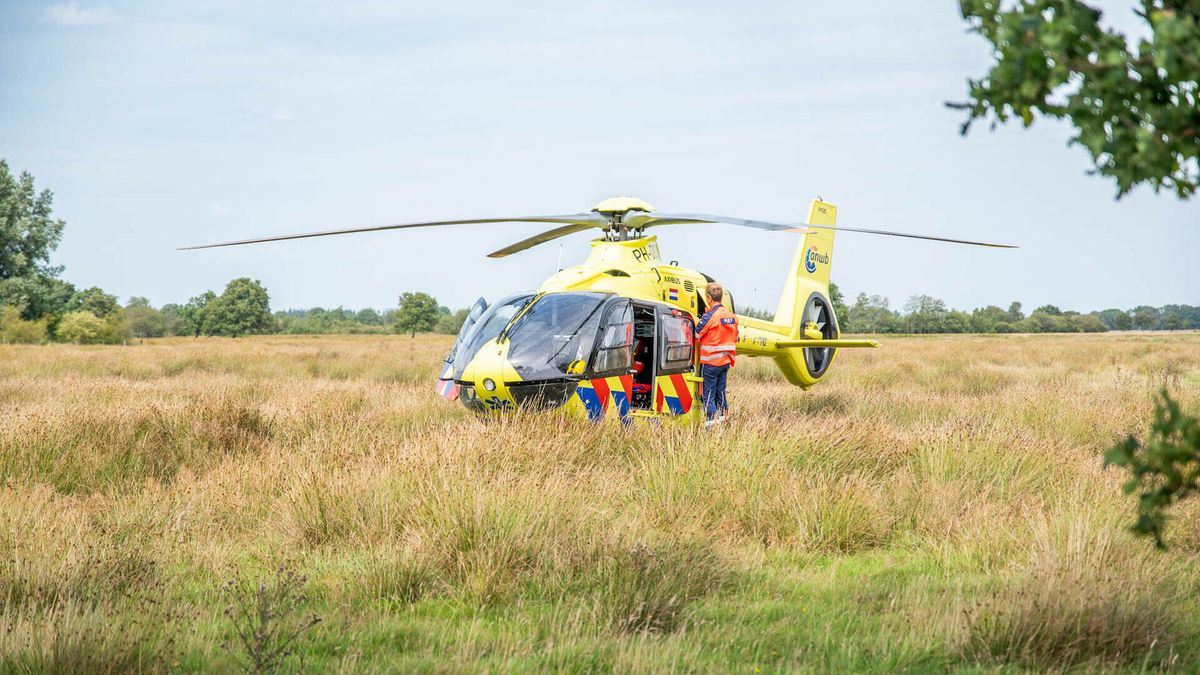 Fietser zwaargewond na val in bos bij Wapse
