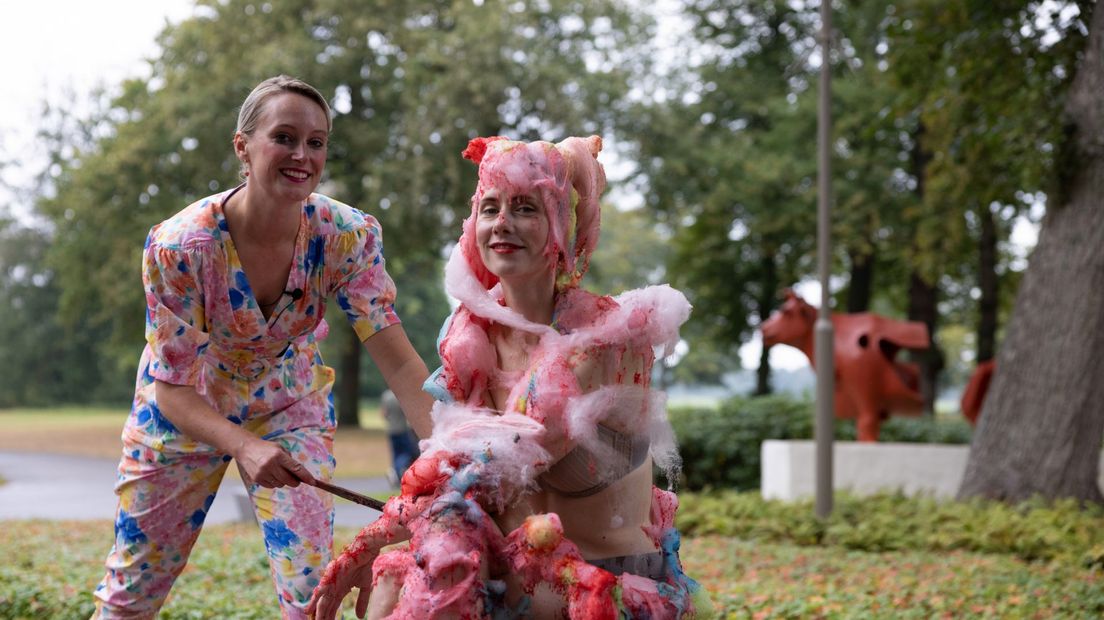 Martijnje Cornelia met haar suikerspinmonster