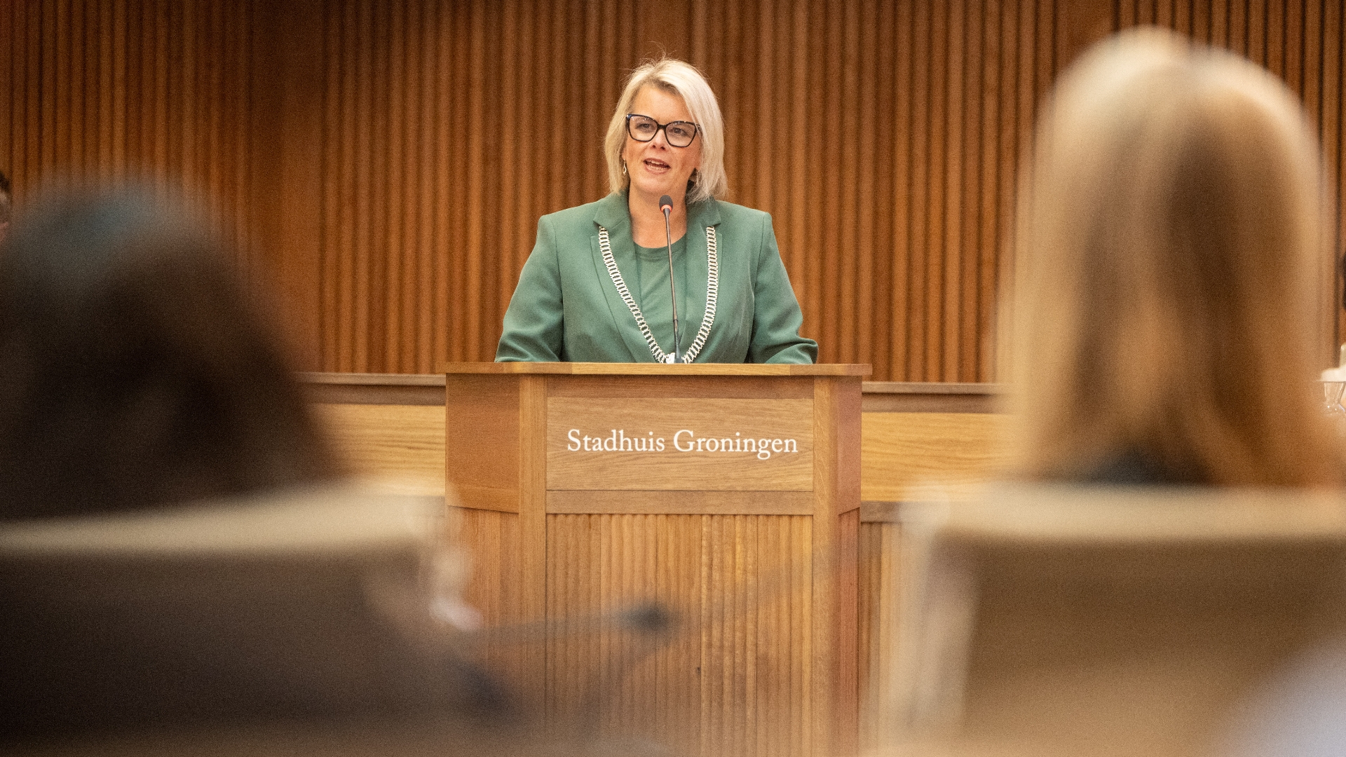 Burgemeester Kamminga steekt slachtoffers bedreigingen Haren hart onder riem