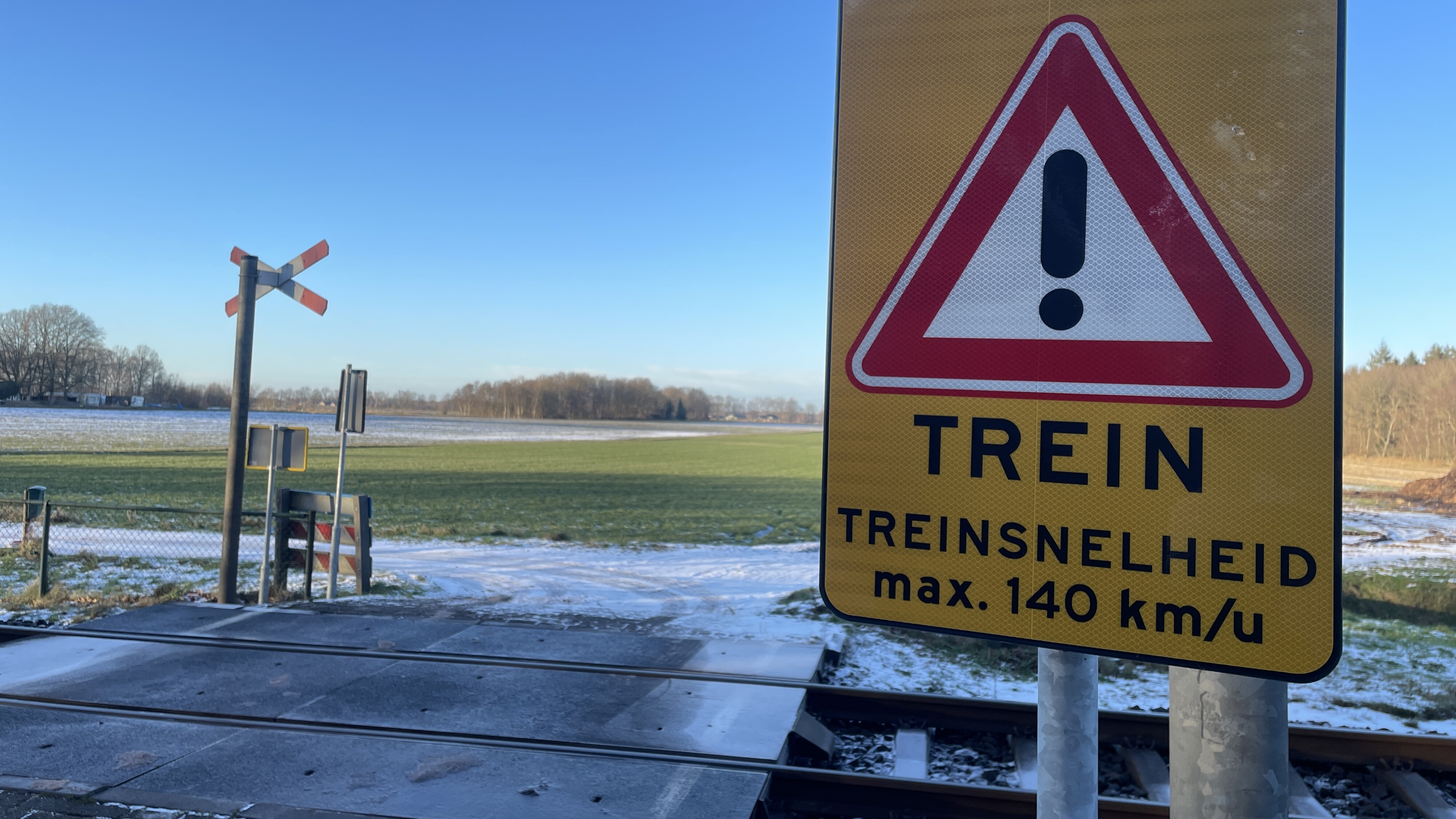 Gevaarlijke, Onbewaakte Overweg Bij Nieuw-Amsterdam Nog Altijd In ...