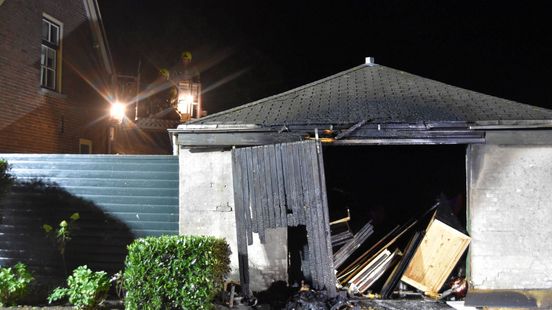 Containerbrand slaat over naar schuur