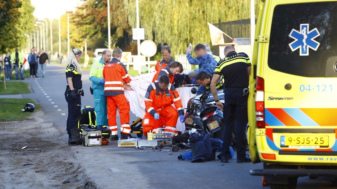 Scooterrijder raakt gewond bij aanrijding in IJsselmuiden