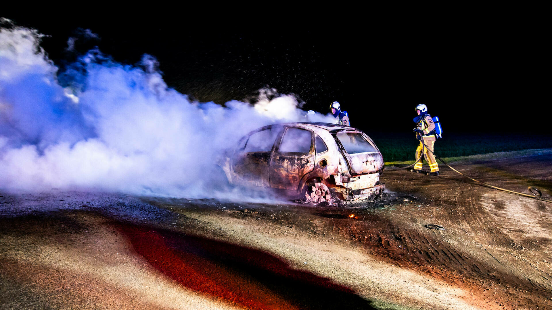 Auto volledig uitgebrand in Smilde