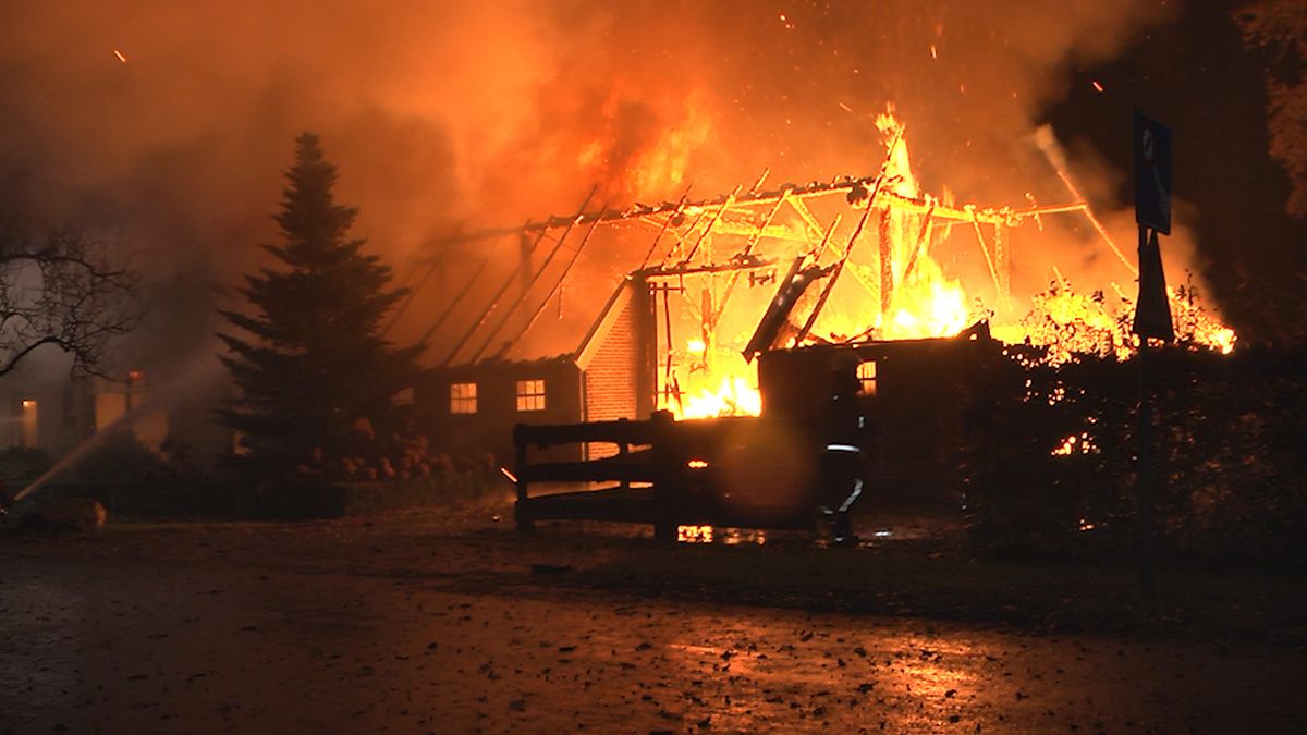 Brand legt monumentale boerderij Balinge in de as; bewoner opgepakt