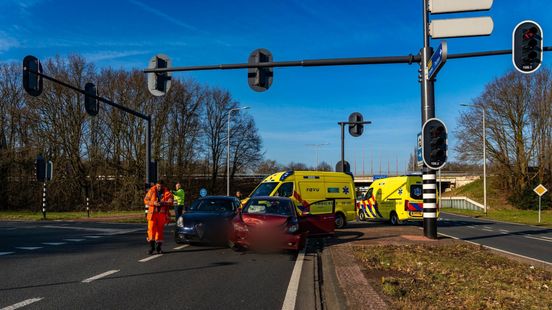 Een gewonde bij botsing • file op A28 en A12. Een gewonde bij botsing • file op A28 en A12.