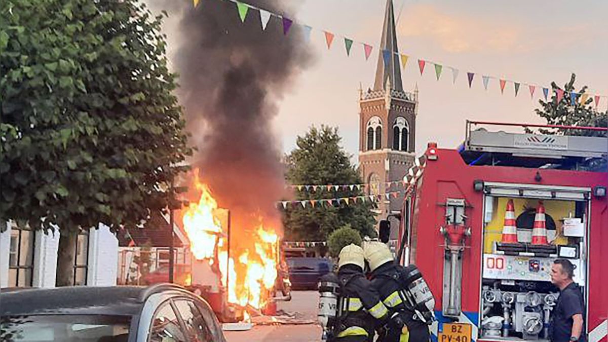 112-nieuws 3 september: Drie gewonden bij brand in snackwagen op dorpsfeest Reduzum