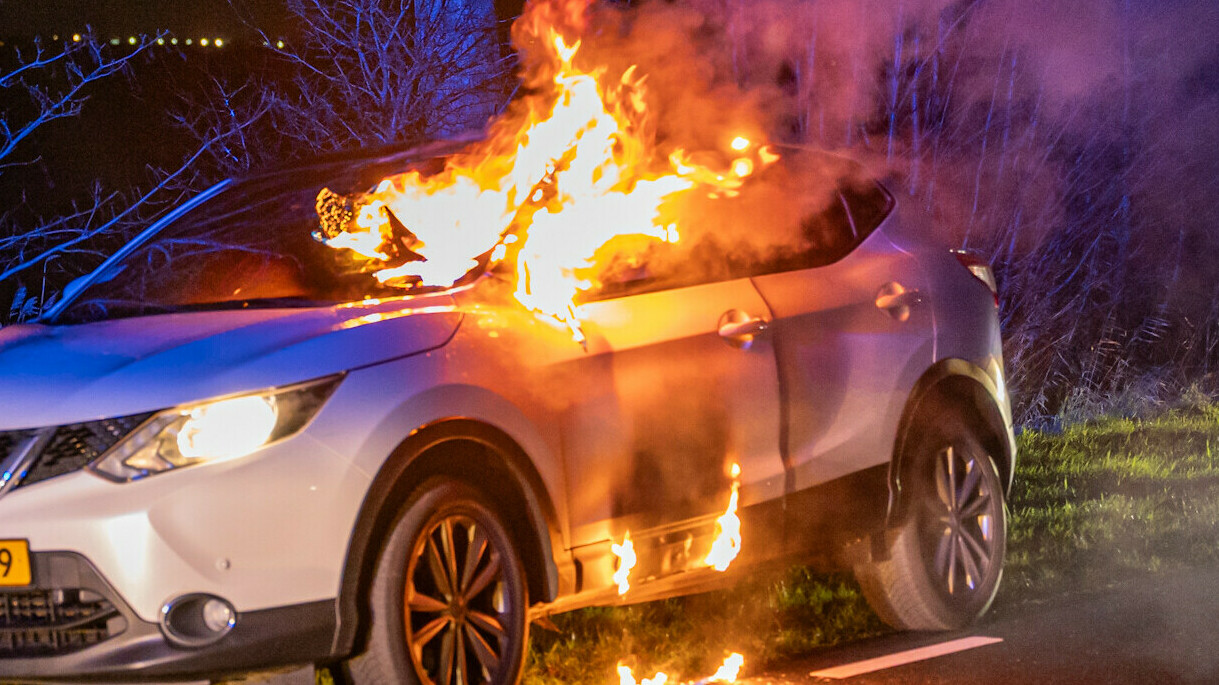 De auto in brand
