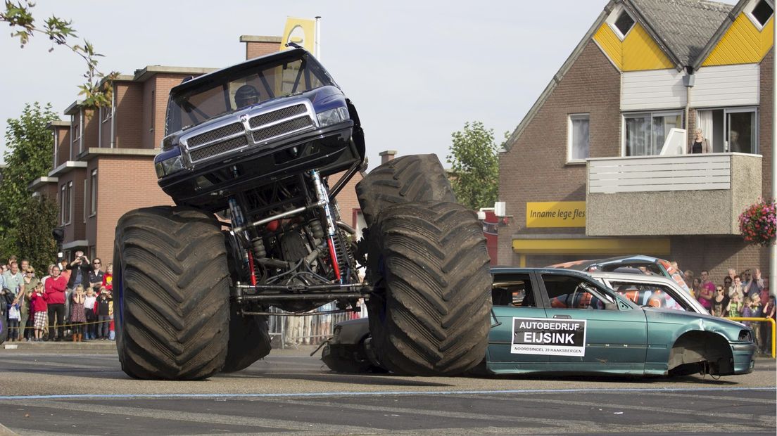 Chauffeur monstertruck betuigt medeleven