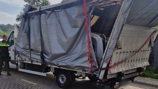 Politie plukt wrak van A67: 'Naar Polen voor reparatie' Nieuws