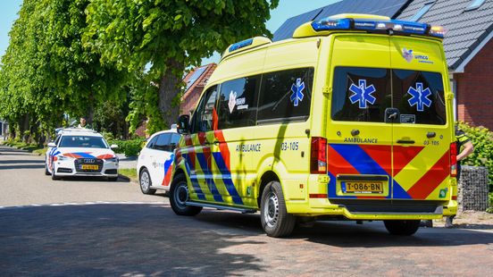 Fietsster gewond bij botsing met automobilist in Bovensmilde. Fietsster gewond bij botsing met automobilist in Bovensmilde.