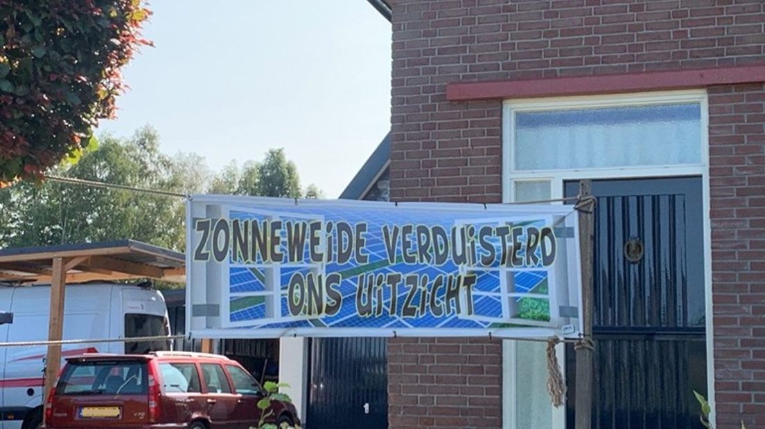 Spandoeken in Beemte Broekland tegen zonnepanelen.