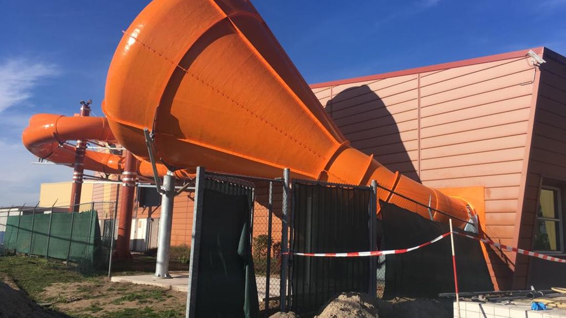 In zwembad De Peppel in Ede werd dinsdagochtend spoedoverleg gehouden over de glijbaan die na een reeks incidenten voor onbepaalde tijd is gesloten. Uitkomst: de Crazy Cone is alsnog afgekeurd.