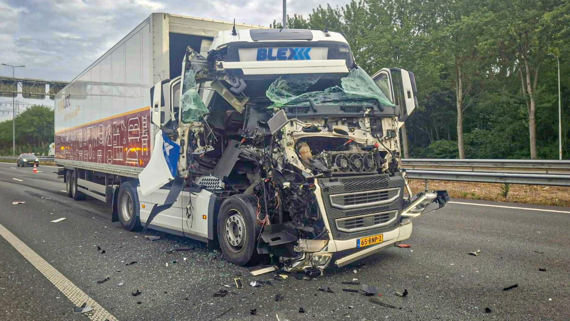 Grote schade na het ongeluk.