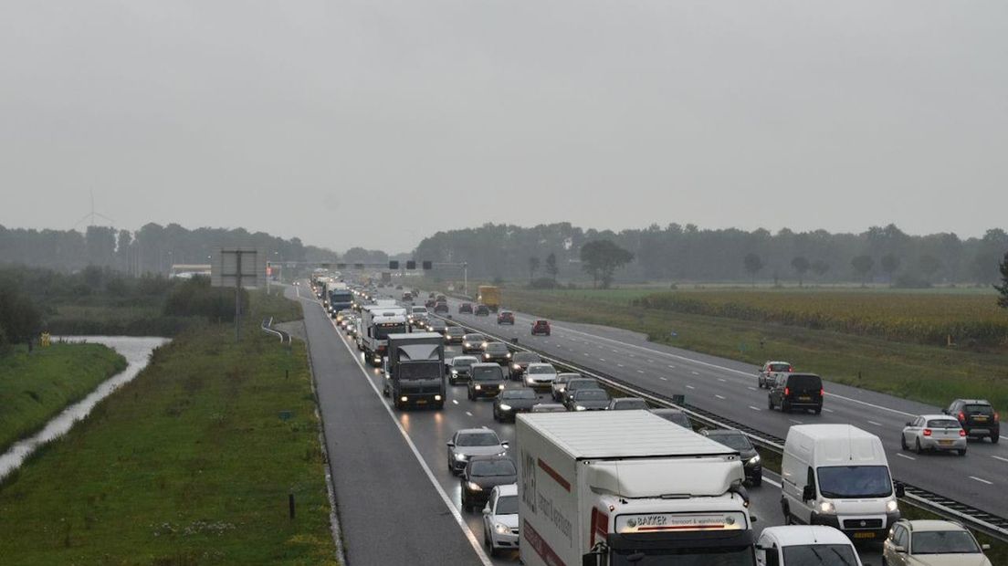 Flinke verkeershinder door meerdere ongevallen op de A28 bij Staphorst