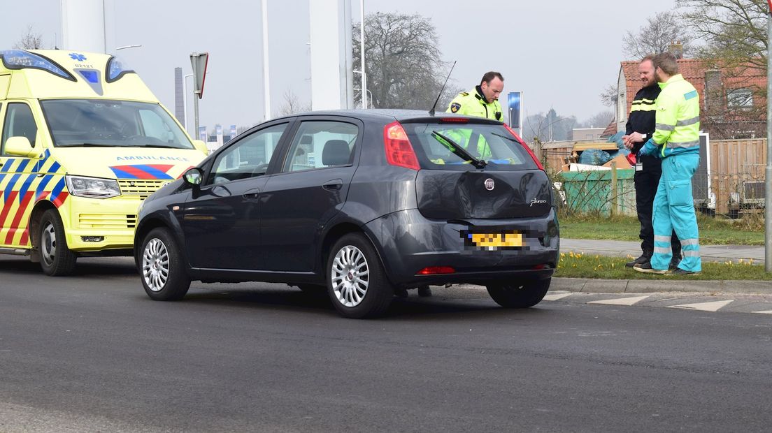 Kop-staartbotsing in Steenwijk, automobilist naar het ziekenhuis