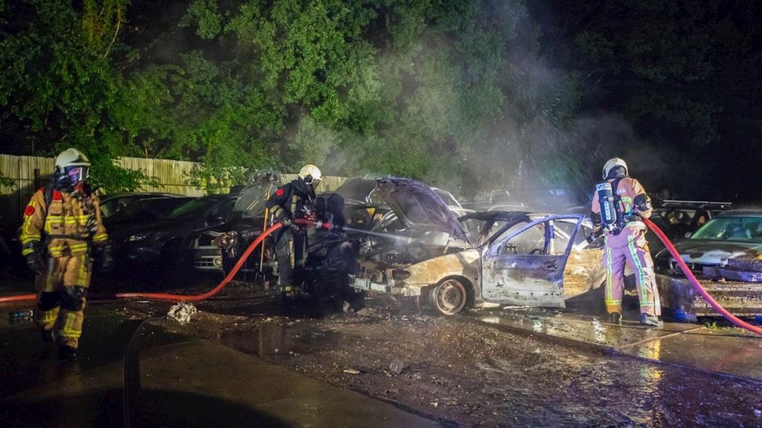 Meerdere auto's uitgebrand in Oldenzaal