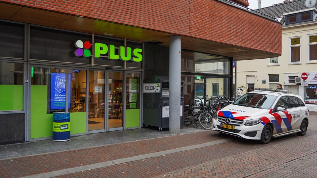 In Arnhem werd een supermarkt overvallen.